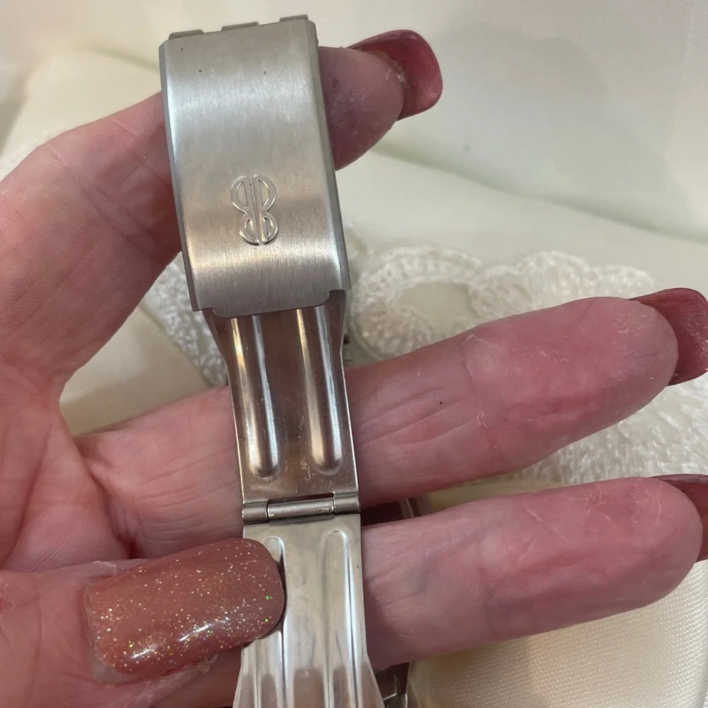 bill blass Silver Stainless Steel Watch Caseback Size 7, face 1.75 Need Battery